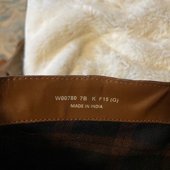 Size 7 wine red Cole Haan leather ankle boots - Picture 8 of 14